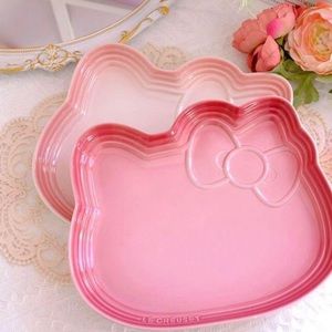 Brand New Hello Kitty x Le Creuset Plates Set